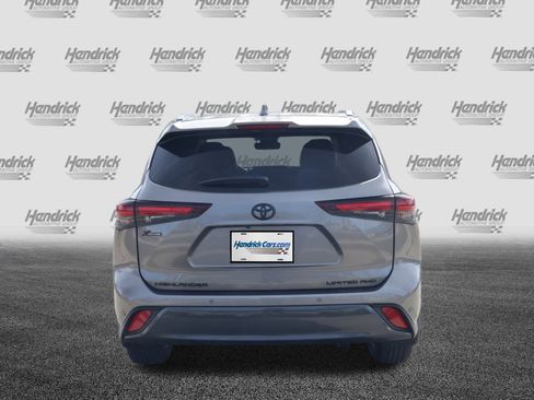 Used 2025 Toyota Highlander Limited image 8