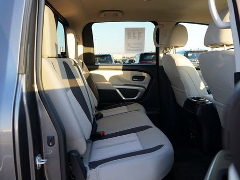 Used 2024 Nissan Titan SV w/ SV Convenience Package image 18