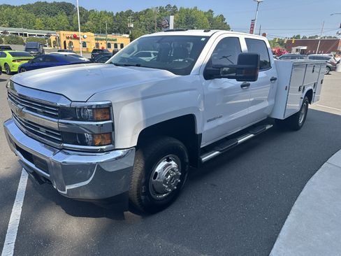 Used 2016 Chevrolet Silverado 3500 W/T w/ WT Convenience Package AWD/4WD image 4