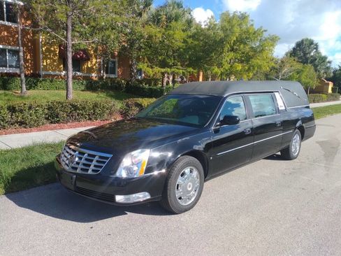 Used 2009 Cadillac DTS Hearse FWD image 2