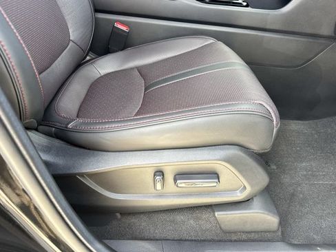 Certified 2025 Honda Pilot Black Edition image 12