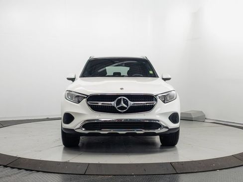 Used 2025 Mercedes-Benz GLC 350e 4MATIC image 2