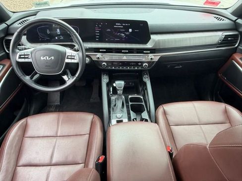 Used 2024 Kia Telluride EX w/ EX Captain's Chair Package image 15