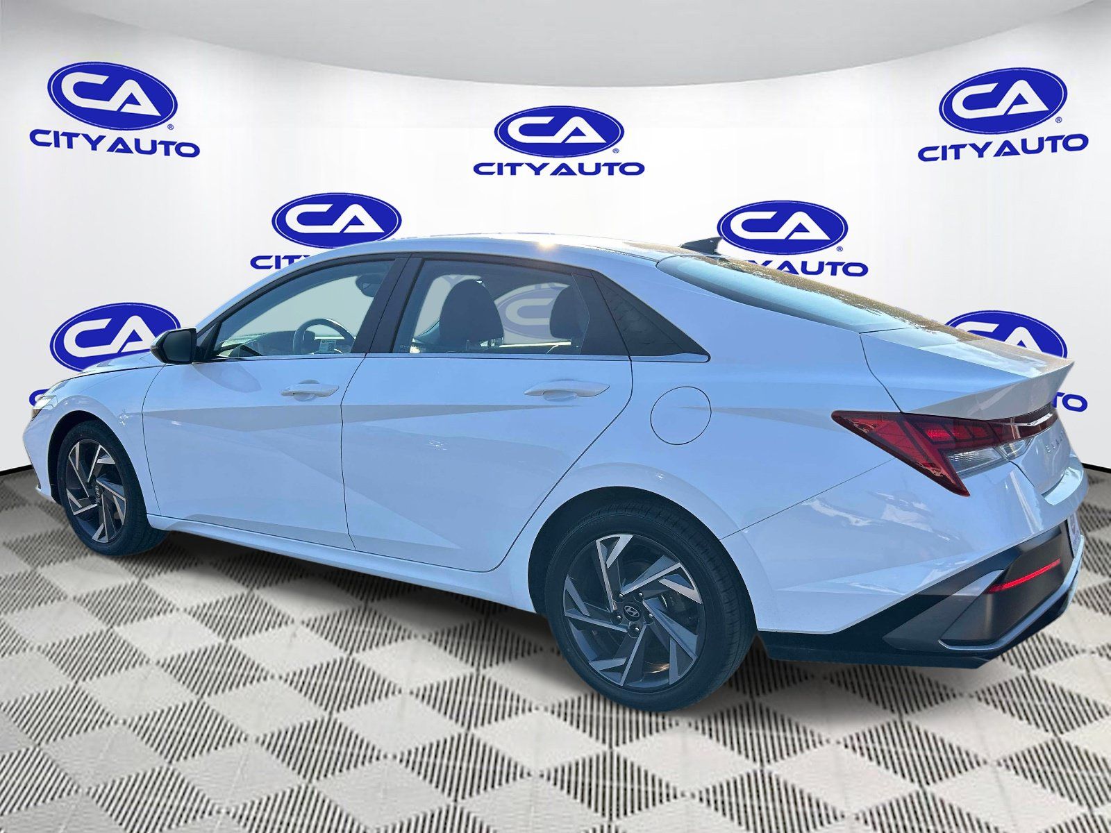 Used 2025 Hyundai Elantra Limited FWD image 6