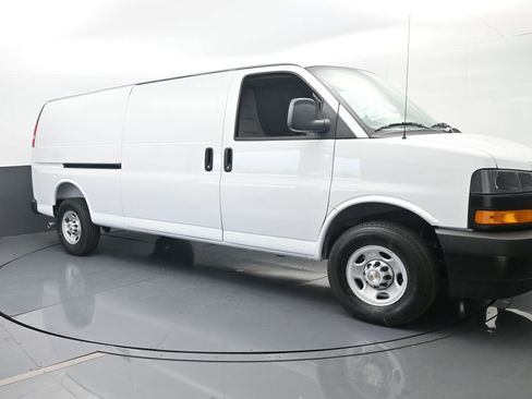 New 2026 Chevrolet Express 2500 Extended image 8