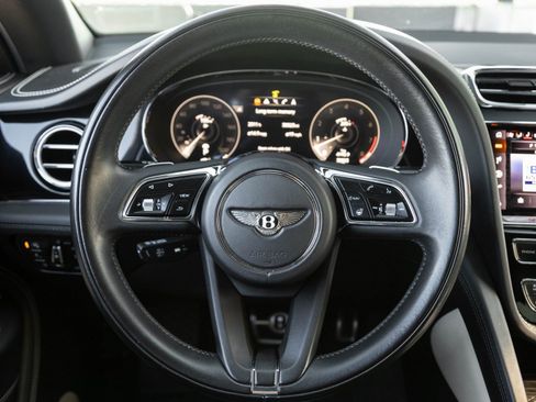 Used 2021 Bentley Bentayga image 13
