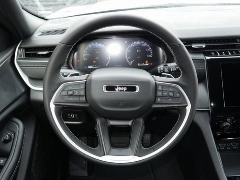 New 2025 Jeep Grand Cherokee Altitude AWD/4WD image 15