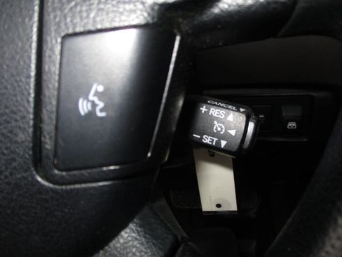 Used 2011 Toyota Tundra 4x4 CrewMax image 16