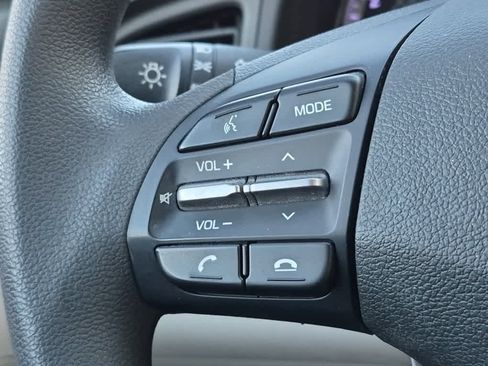 Used 2020 Hyundai Elantra SEL image 17