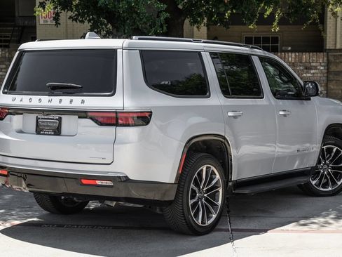 Used 2022 Jeep Wagoneer Series II w/ Premium Group I AWD/4WD image 16