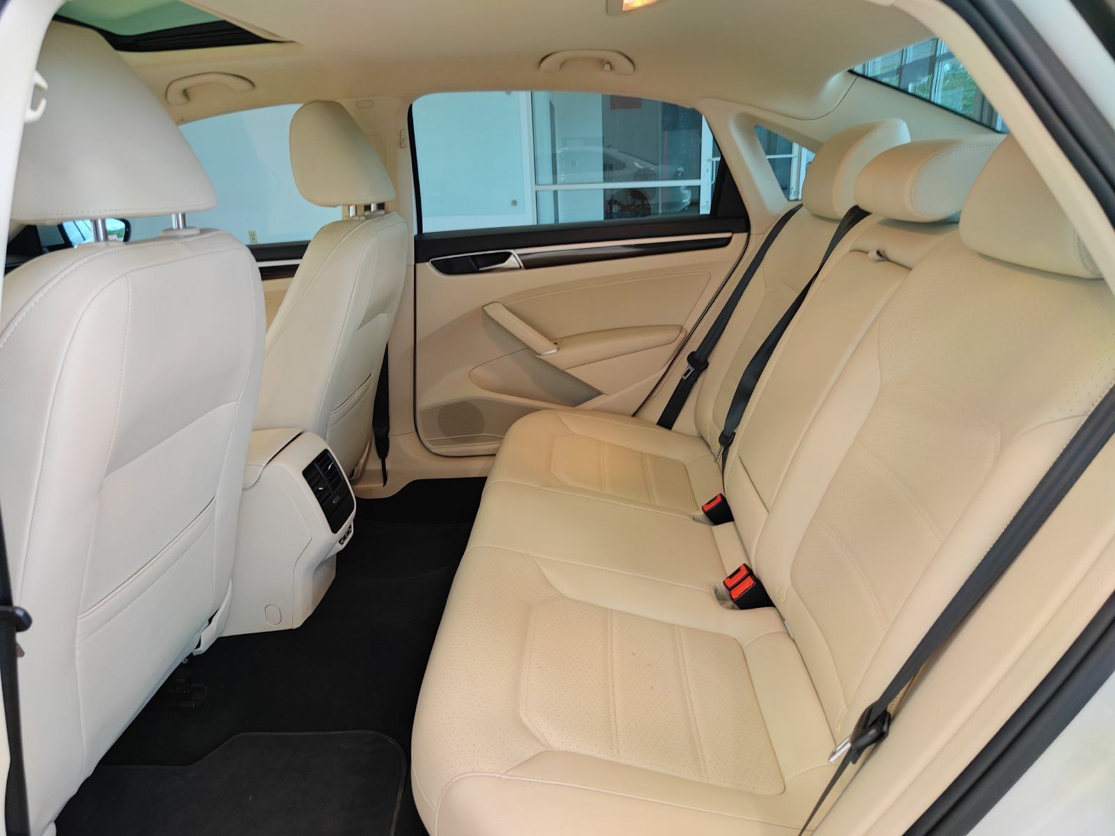 Used 2019 Volkswagen Passat 2.0T SE R-Line FWD image 12