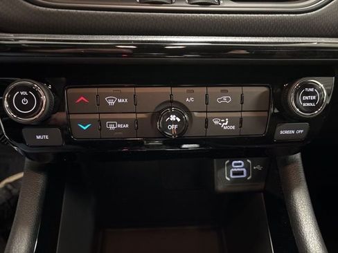 Used 2026 Jeep Compass Latitude AWD/4WD image 21