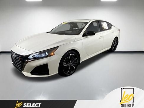 Used 2024 Nissan Altima 2.5 SR w/ SR Premium Package FWD image 1