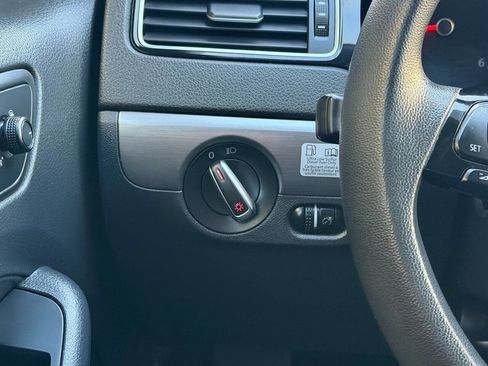 Used 2015 Volkswagen Jetta TDI S image 21