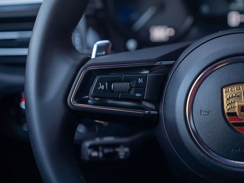 Used 2026 Porsche Macan AWD/4WD image 7