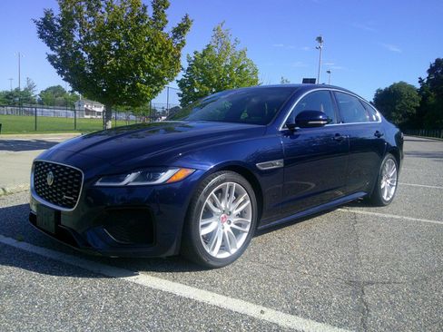 Used 2023 Jaguar XF R-Dynamic SE AWD/4WD image 5