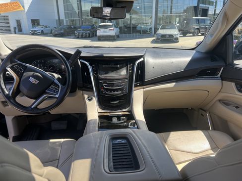 Used 2020 Cadillac Escalade Premium Luxury image 27