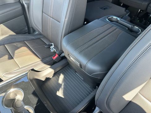 New 2025 Chevrolet Suburban High Country AWD/4WD image 31