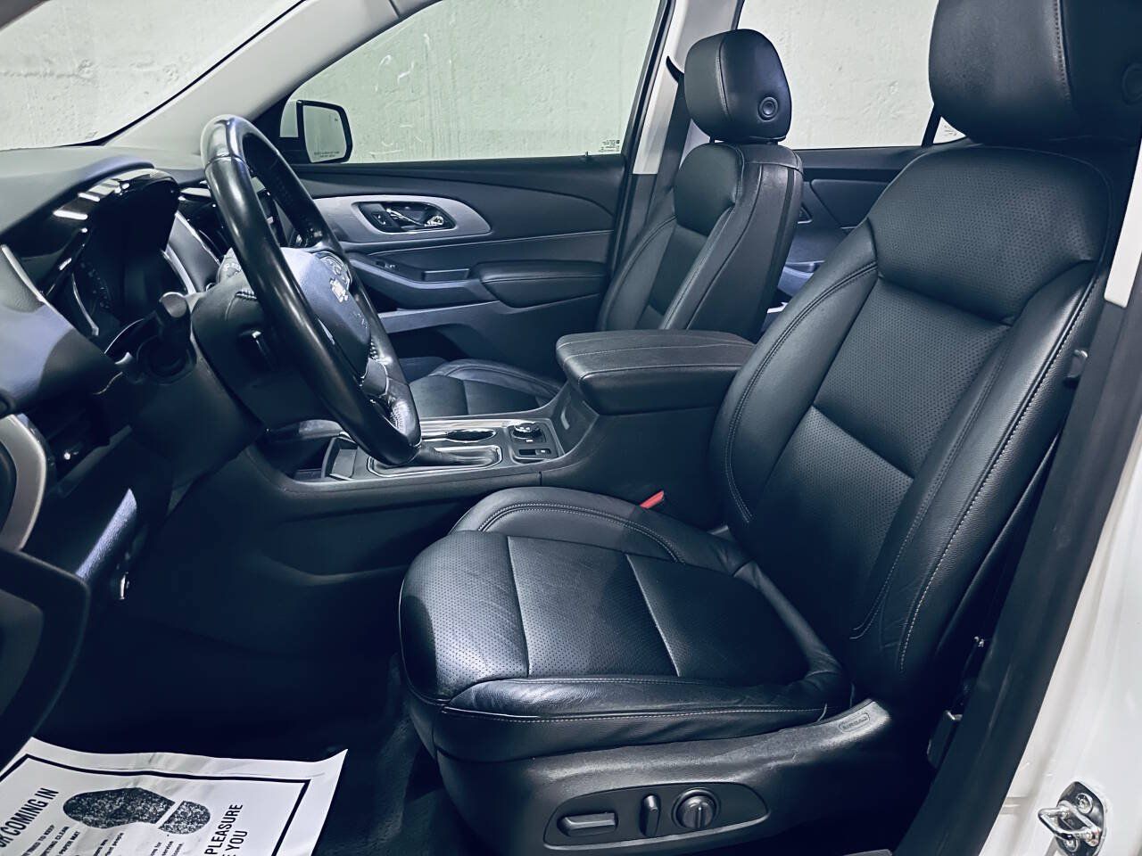 Used 2019 Chevrolet Traverse LT FWD image 16