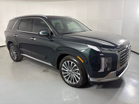 Used 2025 Hyundai Palisade Calligraphy FWD image 2