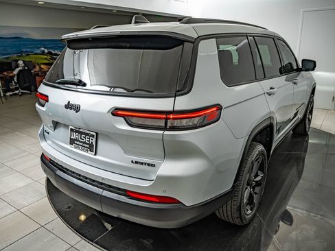 Used 2025 Jeep Grand Cherokee L Limited w/ Black Appearance Package AWD/4WD image 16