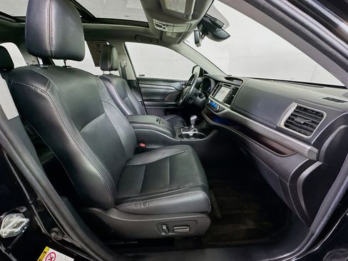 Used 2018 Toyota Highlander Limited Platinum image 34