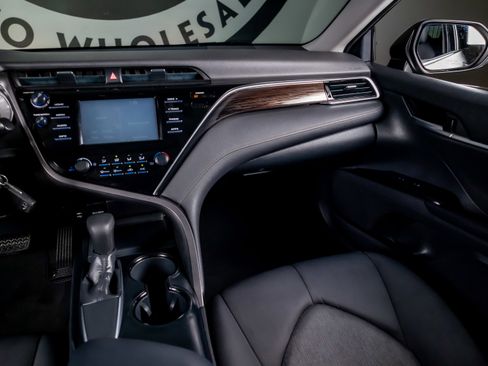 Used 2018 Toyota Camry LE image 7