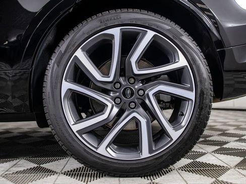 Used 2025 Land Rover Discovery Dynamic SE image 47