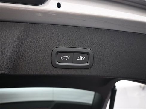 Used 2024 Volvo XC40 B5 Plus w/ Protection Package Premier image 31