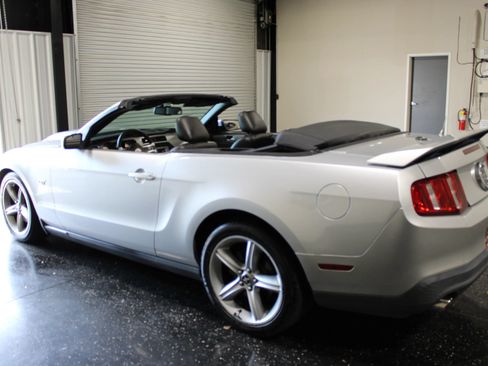 Used 2010 Ford Mustang GT RWD image 31