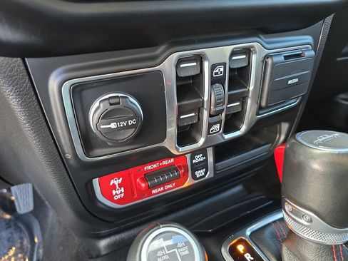 Used 2023 Jeep Gladiator Rubicon w/ Cold Weather Group image 18