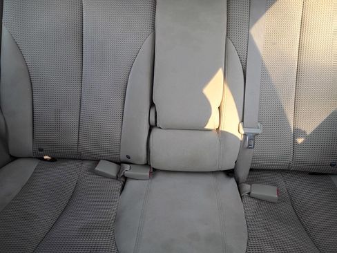 Used 2011 Nissan Versa SL FWD image 18
