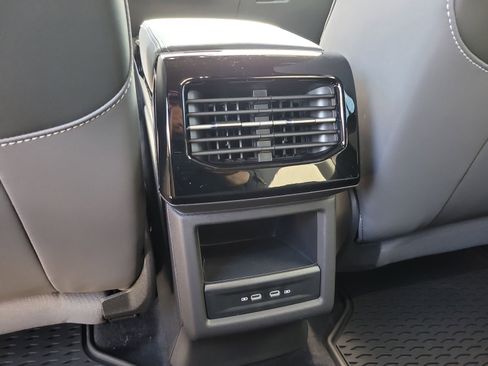 New 2025 Volkswagen ID.4 Pro AWD/4WD image 14