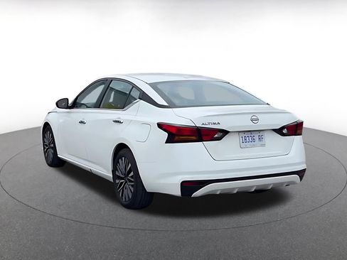 Used 2025 Nissan Altima 2.5 SV image 11