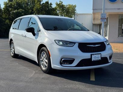 Used 2024 Chrysler Pacifica Touring-L