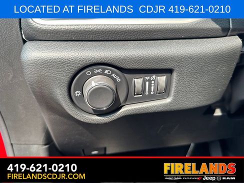 New 2027 Chrysler Pacifica Select FWD image 17