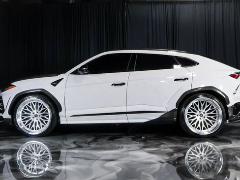 Used 2019 Lamborghini Urus AWD/4WD image 2
