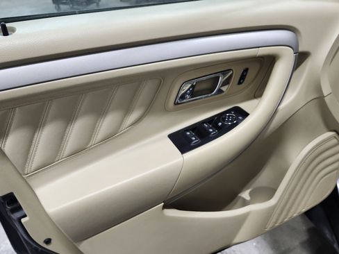 Used 2016 Ford Taurus SE image 20