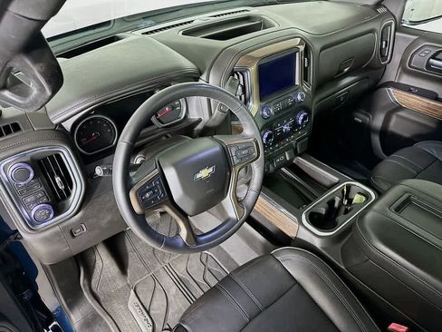 Used 2019 Chevrolet Silverado 1500 High Country w/ Technology Package image 2