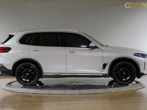 Used 2024 BMW X5 xDrive40i w/ Premium Package AWD/4WD image 9