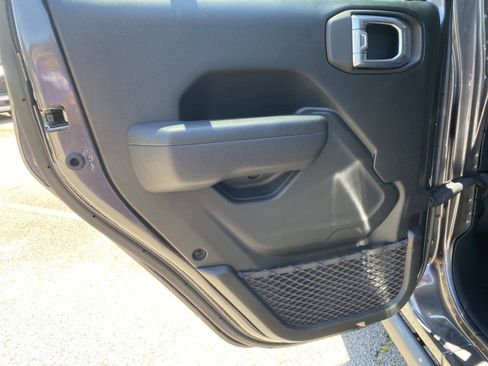 Used 2025 Jeep Gladiator Sport AWD/4WD image 16