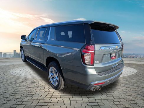 Used 2023 Chevrolet Suburban Premier image 8