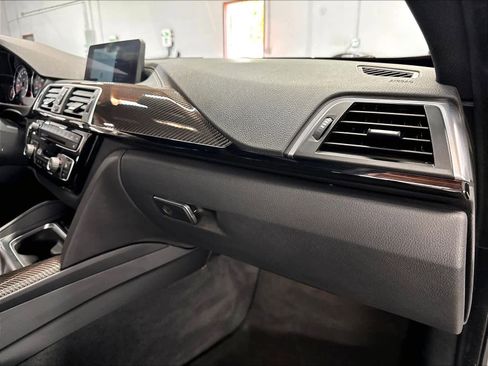 Used 2018 BMW M4 Coupe RWD image 17