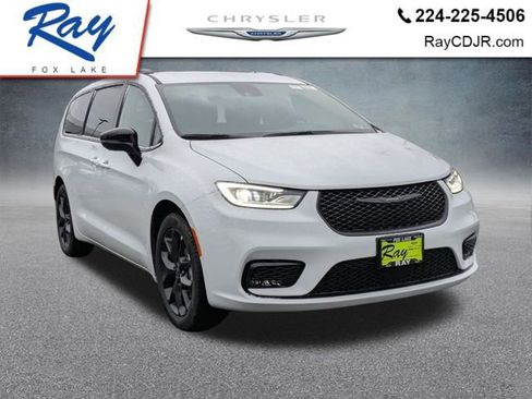 New 2026 Chrysler Pacifica Select w/ S Appearance Package FWD image 1