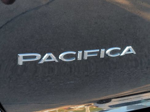 Used 2025 Chrysler Pacifica Select FWD image 41