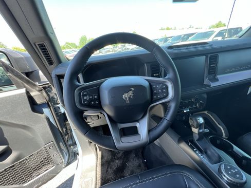New 2025 Ford Bronco Badlands w/ Sasquatch Package AWD/4WD image 24