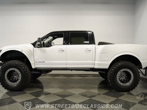 Used 2022 Ford F250 Lariat w/ Lariat Ultimate Package image 2