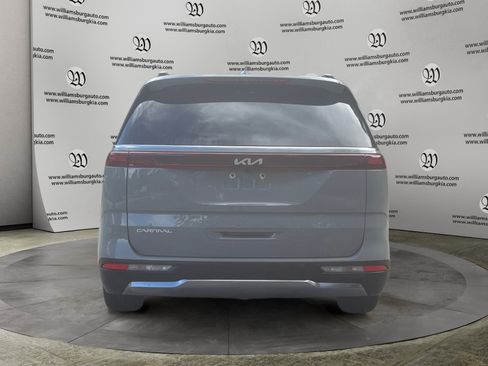 Used 2023 Kia Carnival SX image 4