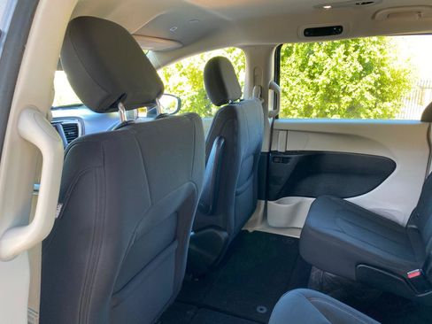 Used 2019 Chrysler Pacifica LX w/ Tire & Wheel Group FWD image 33