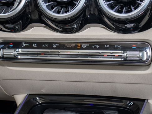 Used 2020 Mercedes-Benz GLB 250 image 23